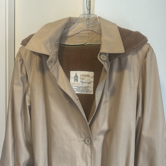 London Fog Jackets & Blazers - Vintage London Fog Maincoat trenchcoat in khaki size 10